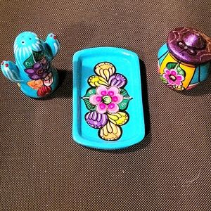 Salt and pepper shakers